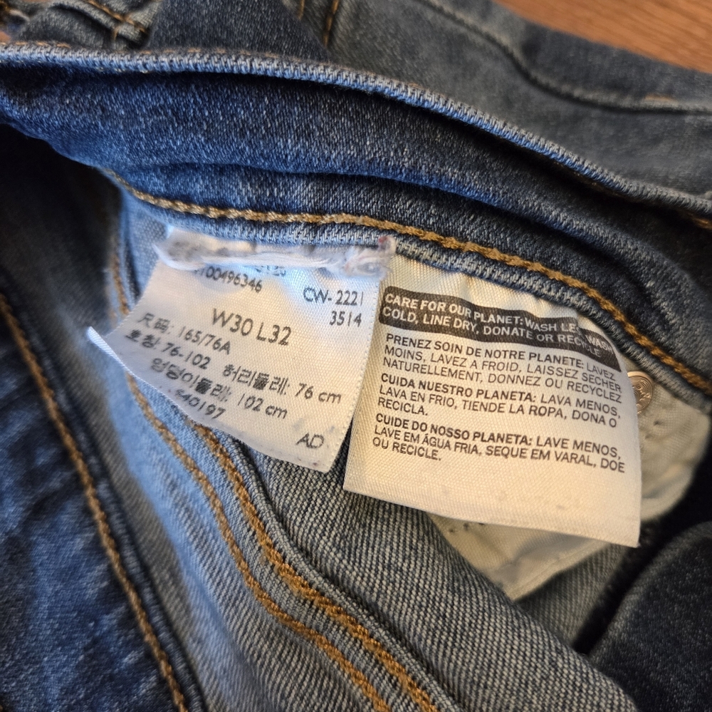 Levi's Women's High Rise Straight Jeans 30x32 - Picture 3 of 5